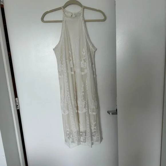 Embroidered Lace Jun Ivy Dress - Picture 2 of 9